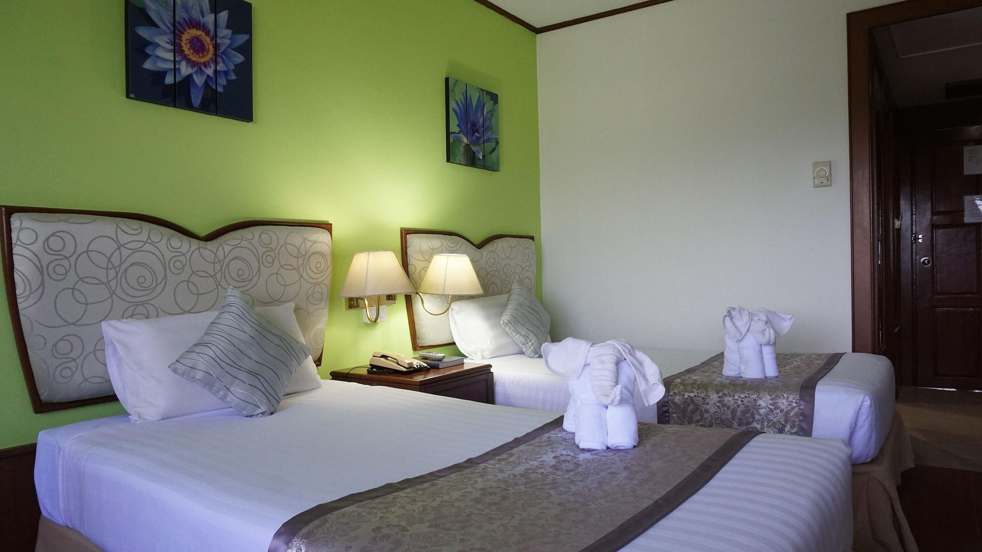 Wattana Park Hotel Trang Exterior photo