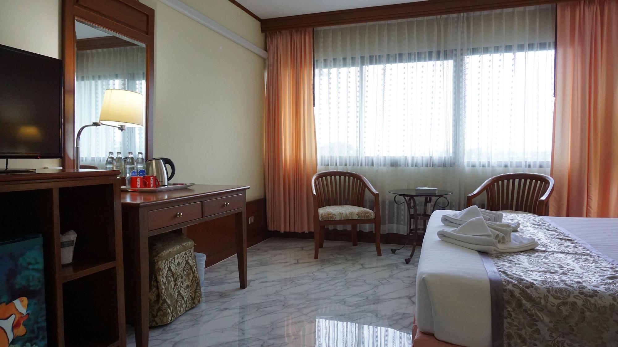 Wattana Park Hotel Trang Exterior photo