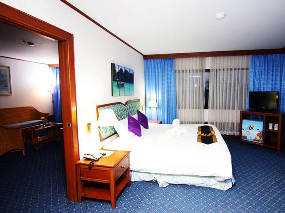Wattana Park Hotel Trang Exterior photo