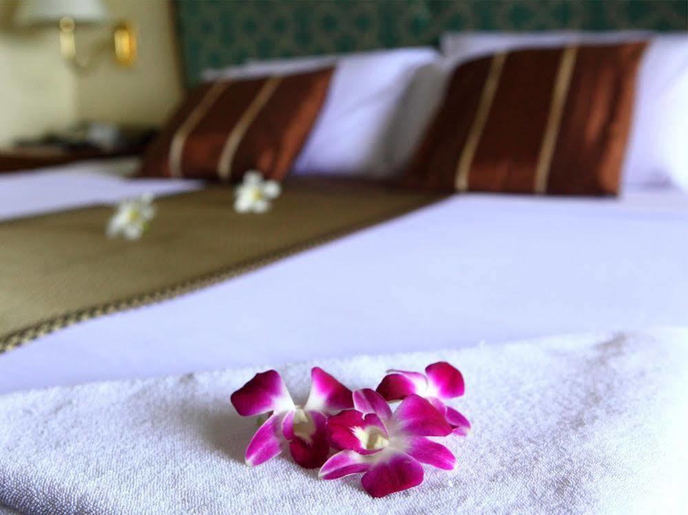 Wattana Park Hotel Trang Exterior photo