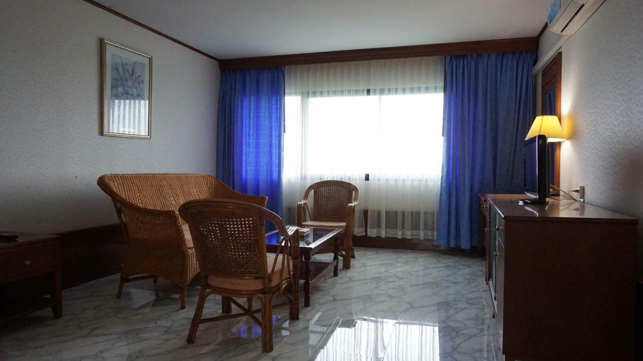 Wattana Park Hotel Trang Exterior photo