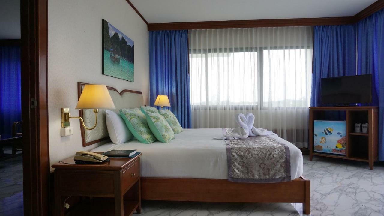 Wattana Park Hotel Trang Exterior photo